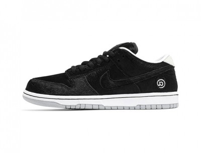 Fake Medicom Toy x Nike SB Dunk Low "BE@RBRICK"