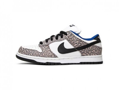 Selling Nike Dunk Low SP 