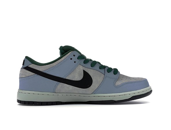 nike sb dunk maple leaf